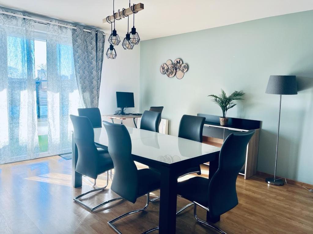 Charbonnier 6 Personnes Avec Terrasse Et Parking * Reims